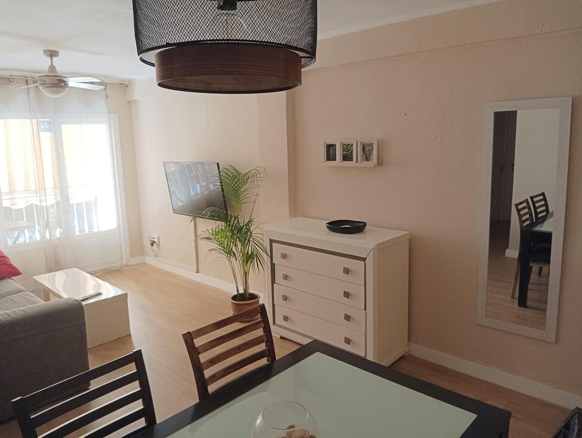 Habitaciones En Apartamento Compartido Delicias Room Cerca Del Mar, Aeropuerto, Ave Y Metro Málaga Eksteriør billede